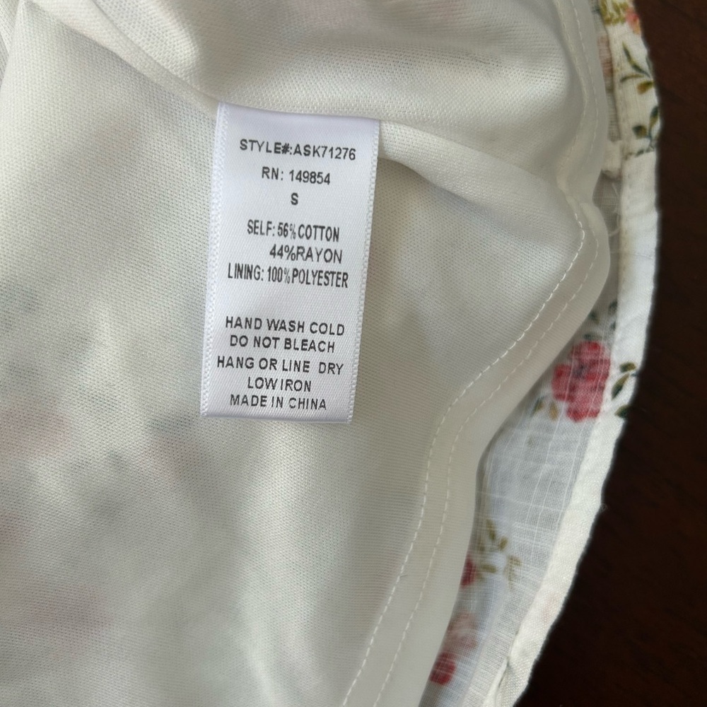 HAVANA Floral White Skirt SIZE S - Picture 6 of 6
